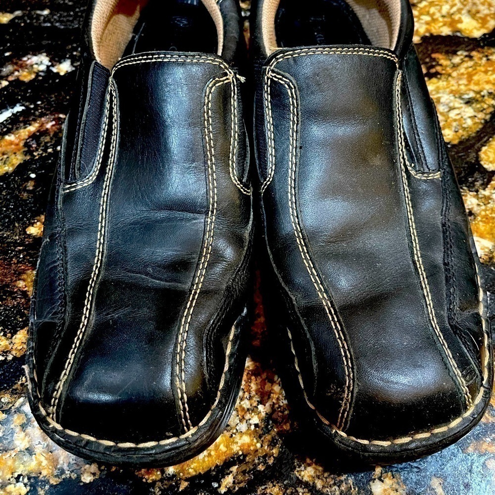 SKECHERS BLACK LEATHER WOMEN’S LOAFERS